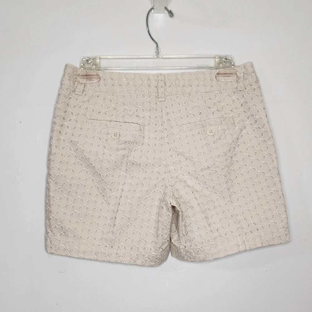 Ann‎ Taylor LOFT Size 00 Ivory Cream Eyelet Cloth Mid Rise Original Shorts